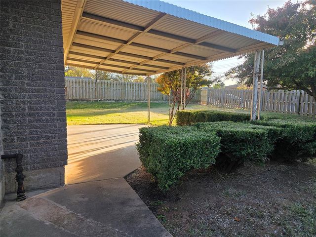 104 S 9th Street Circle, Chickasha, OK 73018