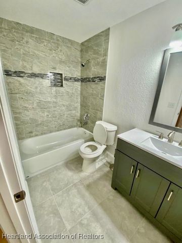 932 Grogan Avenue, Sebring, FL 33875