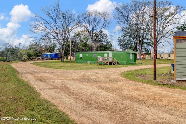 400 Red Hill Circle, Batesville, MS 38606