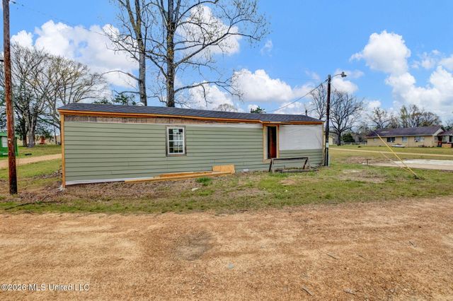 400 Red Hill Circle, Batesville, MS 38606