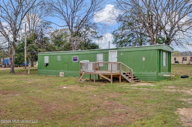 400 Red Hill Circle, Batesville, MS 38606