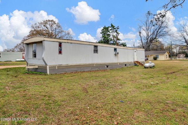 400 Red Hill Circle, Batesville, MS 38606