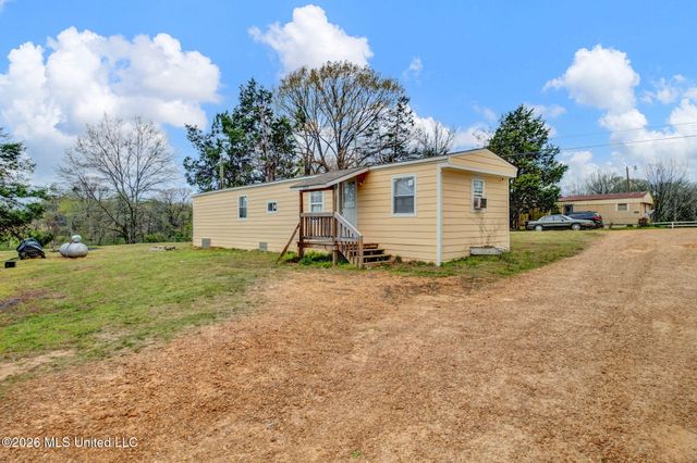 400 Red Hill Circle, Batesville, MS 38606