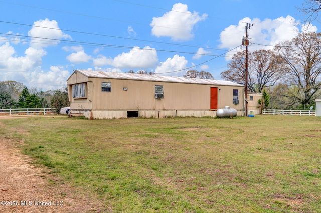 400 Red Hill Circle, Batesville, MS 38606