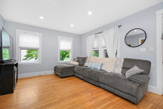 768 Plymouth St, Abington, MA 02351