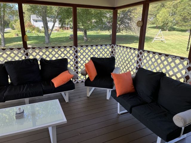 22 Briarwood Rd, Framingham, MA 01701