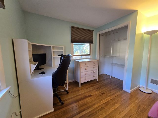 22 Briarwood Rd, Framingham, MA 01701