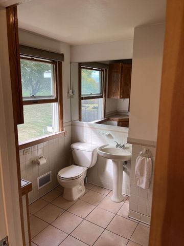 22 Briarwood Rd, Framingham, MA 01701