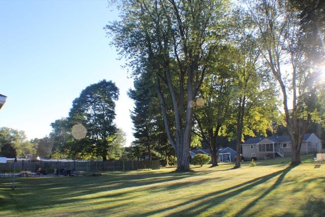 22 Briarwood Rd, Framingham, MA 01701