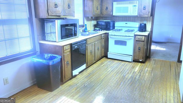 963 Blackberry Court, Ellenwood, GA 30294