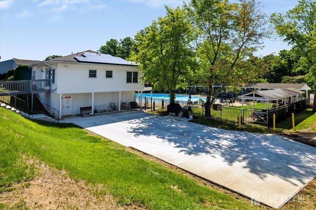 6 minnesota Drive A, Old Bridge, NJ 07747