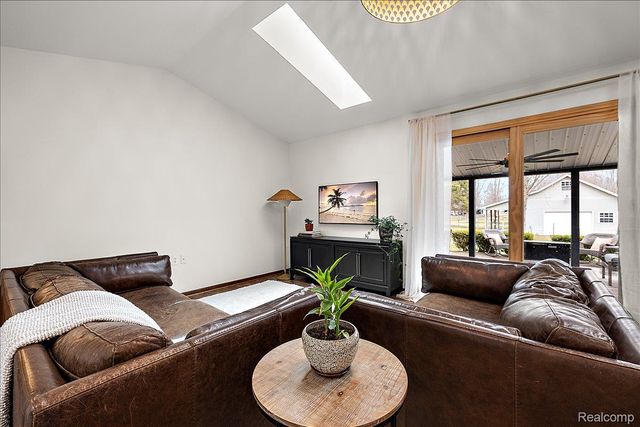 51604 Base Street, New Baltimore, MI 48047