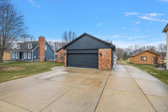 51604 Base Street, New Baltimore, MI 48047