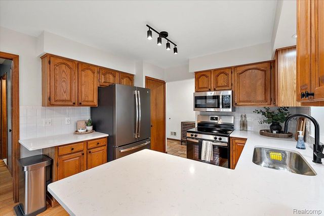 51604 Base Street, New Baltimore, MI 48047