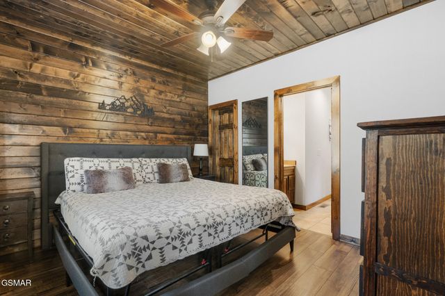 1016 Ravens Ford Way, Sevierville, TN 37876