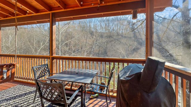 1016 Ravens Ford Way, Sevierville, TN 37876