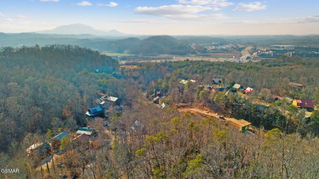 1016 Ravens Ford Way, Sevierville, TN 37876
