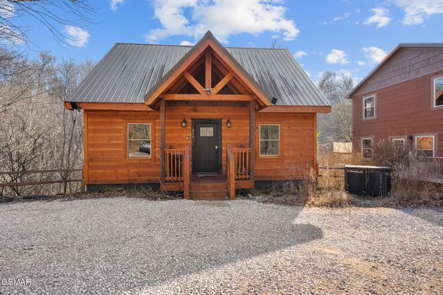 1016 Ravens Ford Way, Sevierville, TN 37876