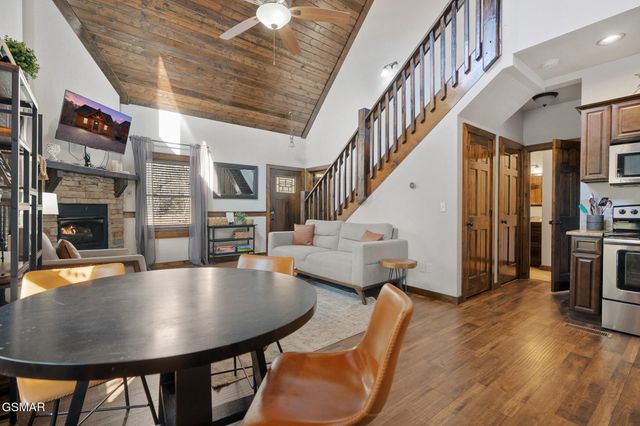 1016 Ravens Ford Way, Sevierville, TN 37876