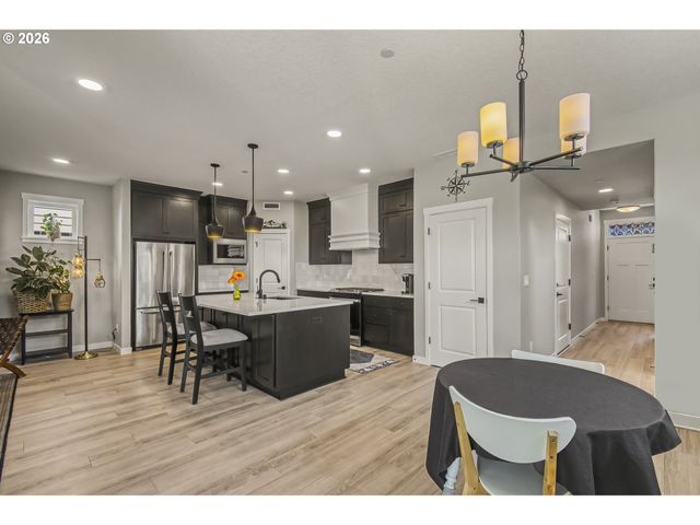 299 W MAPLE St, Washougal, WA 98671