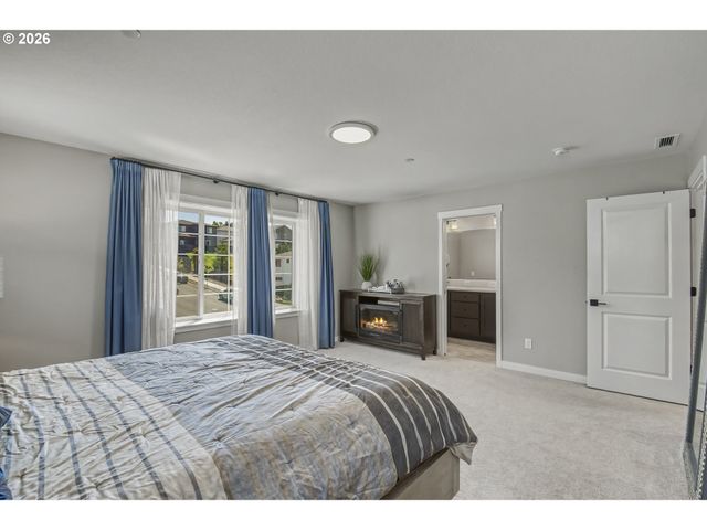 299 W MAPLE St, Washougal, WA 98671
