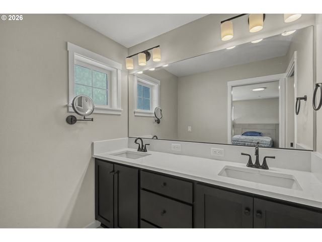 299 W MAPLE St, Washougal, WA 98671