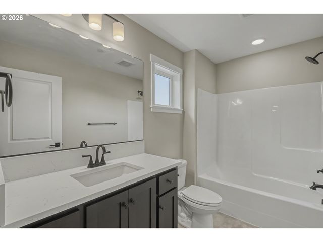 299 W MAPLE St, Washougal, WA 98671