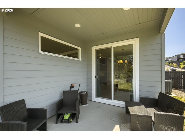 299 W MAPLE St, Washougal, WA 98671