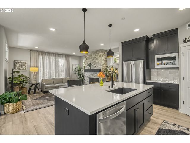 299 W MAPLE St, Washougal, WA 98671