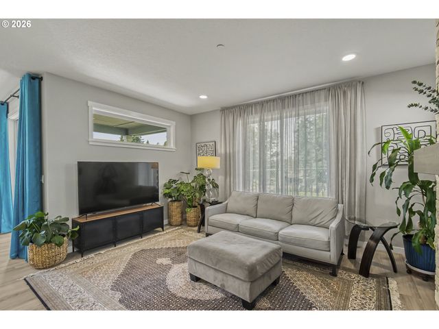 299 W MAPLE St, Washougal, WA 98671