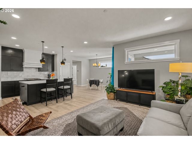 299 W MAPLE St, Washougal, WA 98671