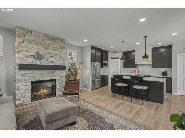299 W MAPLE St, Washougal, WA 98671
