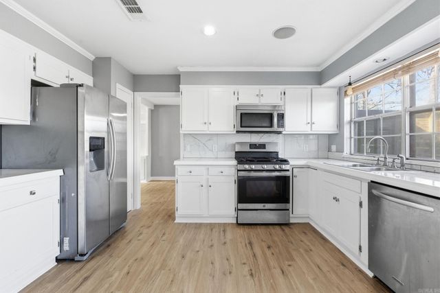 17 Shawnee Forest Cove, Little Rock, AR 72212