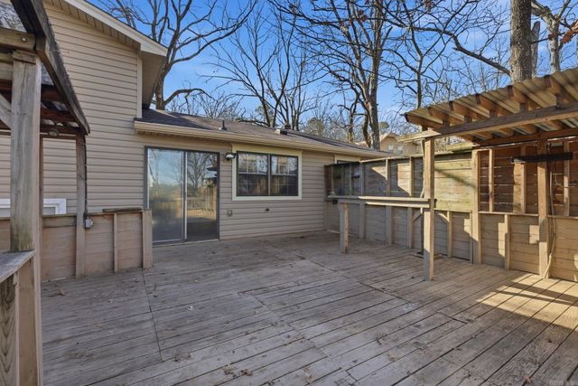 17 Shawnee Forest Cove, Little Rock, AR 72212