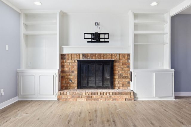 17 Shawnee Forest Cove, Little Rock, AR 72212