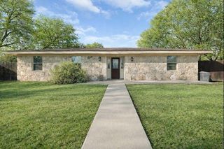 801 1/2 E Avenue C, Lampasas, TX 76550