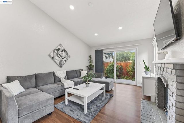 209 Manuel Ct, Bay Point, CA 94565