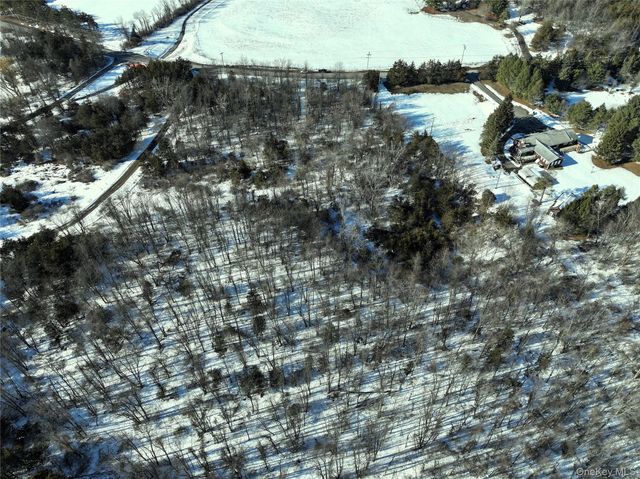 Bells Pond Road, Hudson, NY 12541