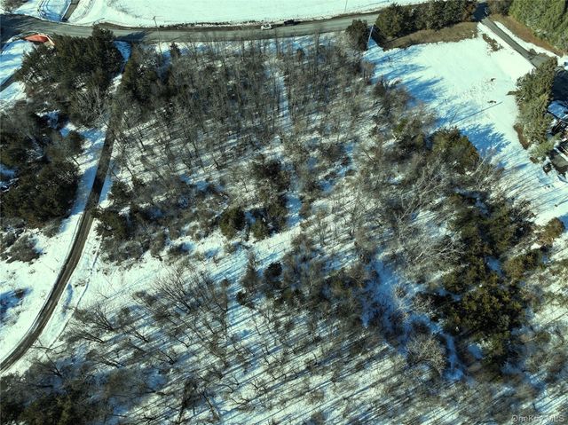 Bells Pond Road, Hudson, NY 12541