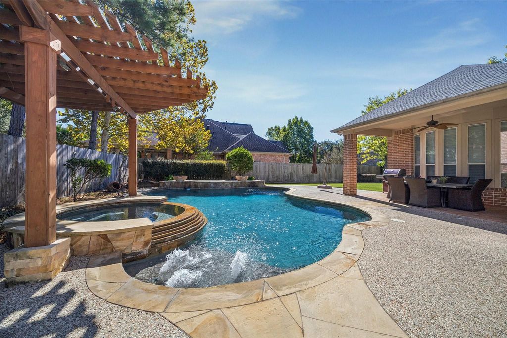 6014 Shady Alcove Court, Kingwood, TX 77345