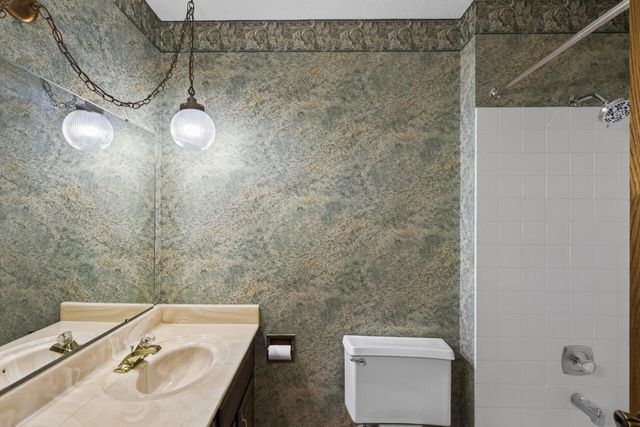 7910 W Park Hills Drive, Bloomington, MN 55438