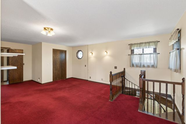 7910 W Park Hills Drive, Bloomington, MN 55438