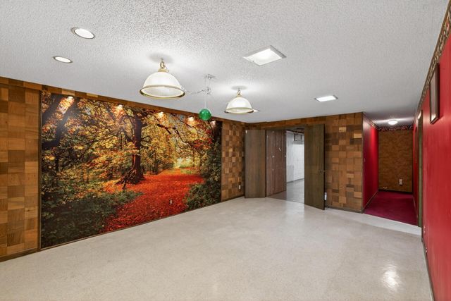 7910 W Park Hills Drive, Bloomington, MN 55438