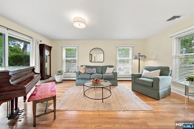 163 Cottage Road, Wyckoff, NJ 07481