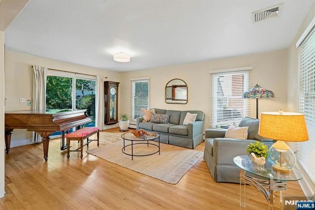 163 Cottage Road, Wyckoff, NJ 07481
