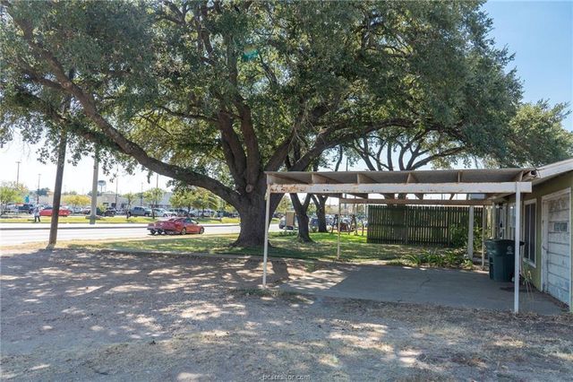 720 E Villa Maria Road, Bryan, TX 77802