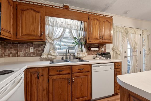 4463 Crisp Springs Rd, Mcminnville, TN 37110