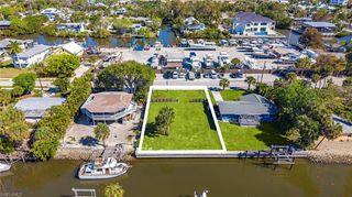 2754 Bayview DR, Naples, FL 34112