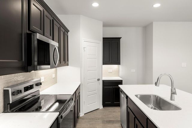 1713 Meadow Crest Drive, Aubrey, TX 76227