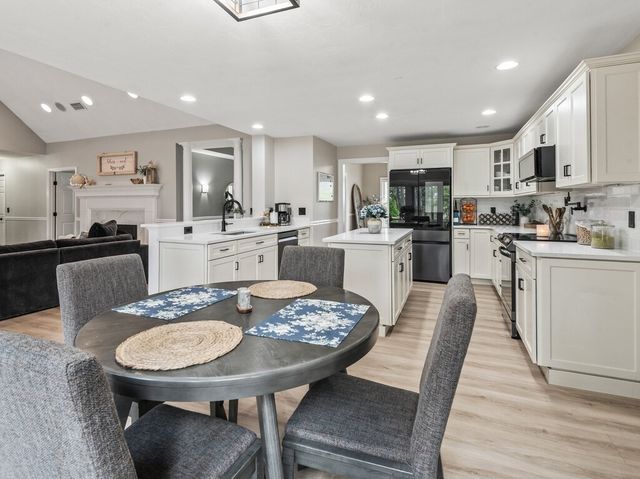 33 Smallwood Cir, Boylston, MA 01505